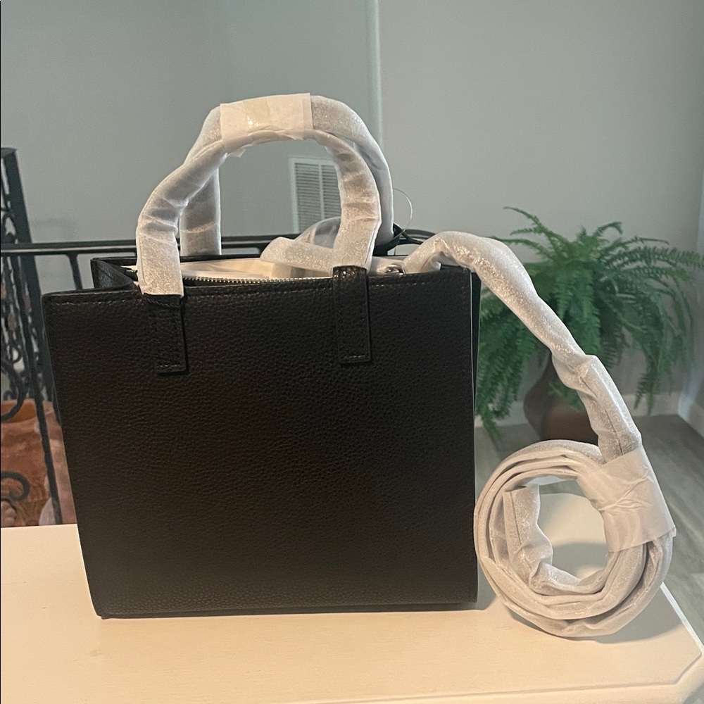 Marc Jacobs Black Square Top-Handle Tote with Shoulder Strap - Picture 6 of 6